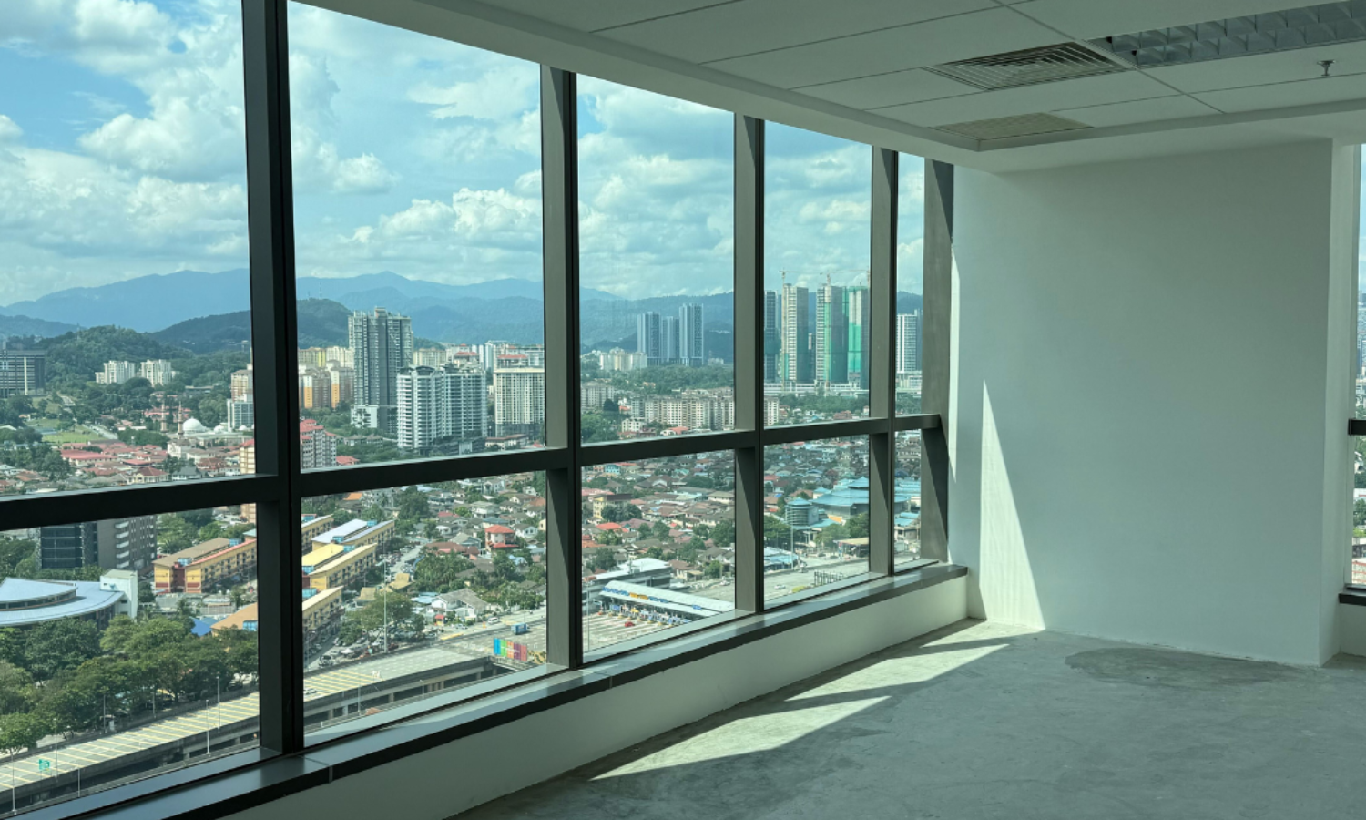 Empty Office Space – 300 sqm